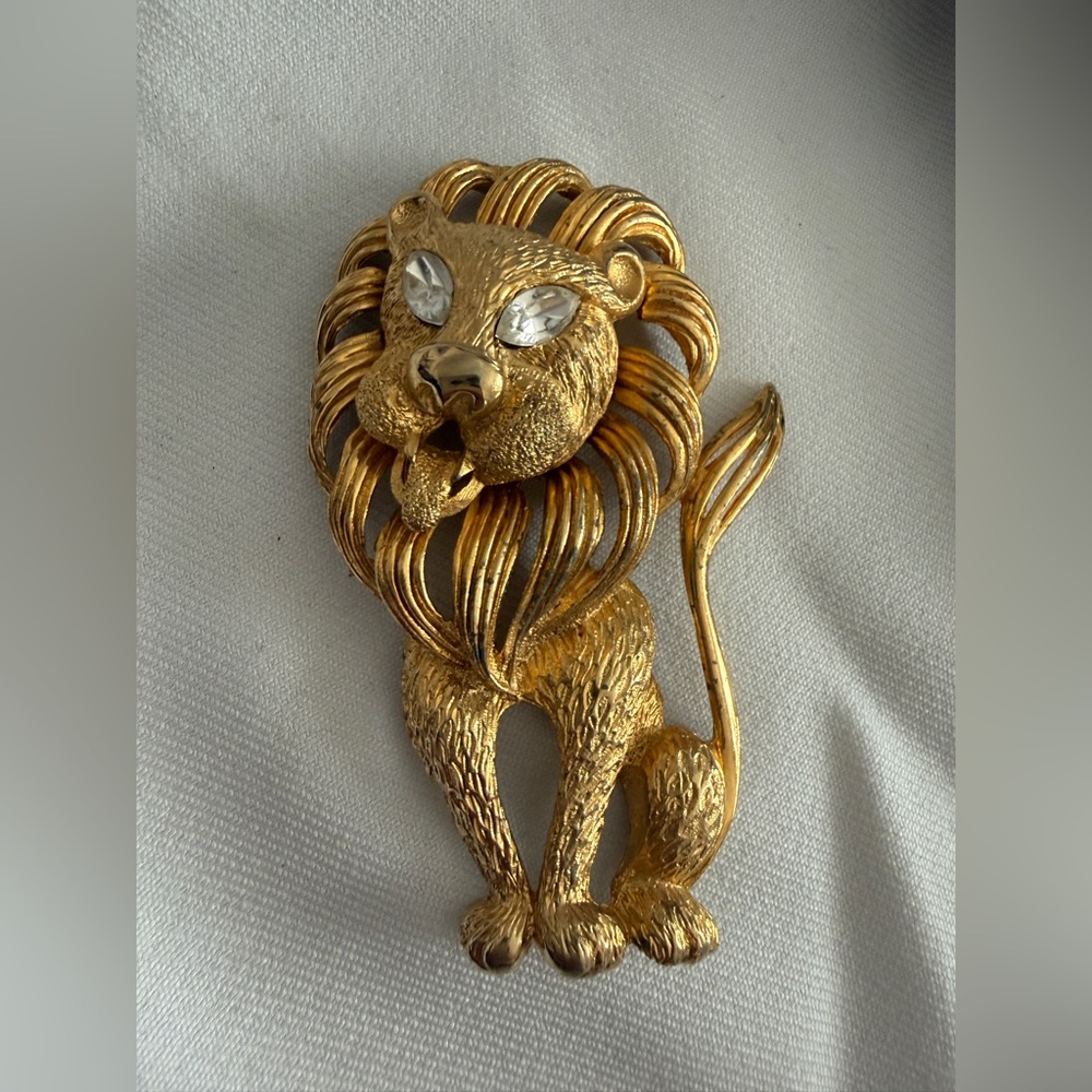 Gold Lion Brooch with Crystal Eyes